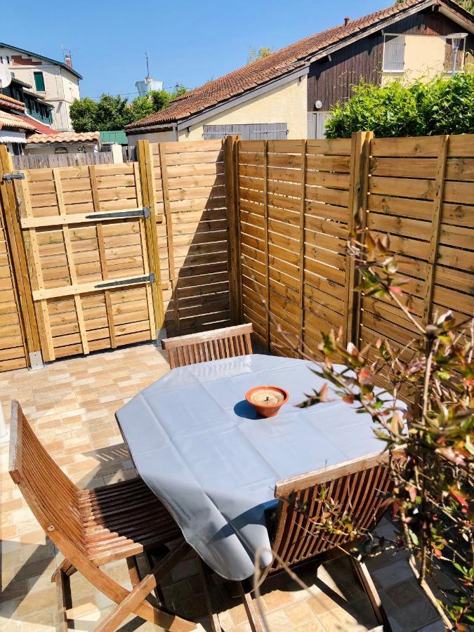 Appartement Duplex Lumineux Idealement Situe Арес Экстерьер фото